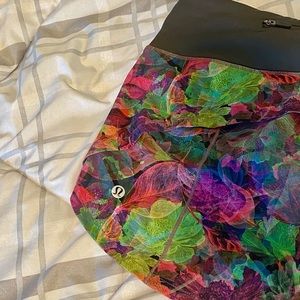 Kaleidoscope speed up shorts patterned 4”